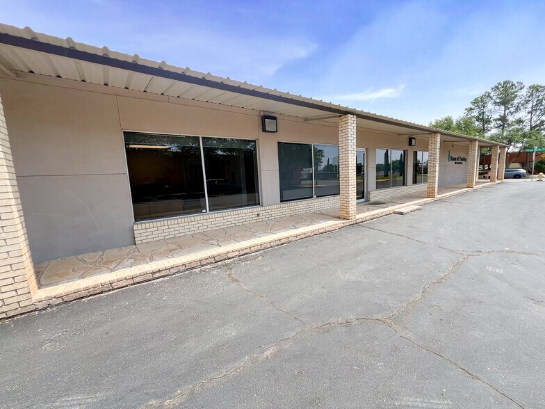 More Photos Of 311 E Illinois Ave, Midland Office For Sale