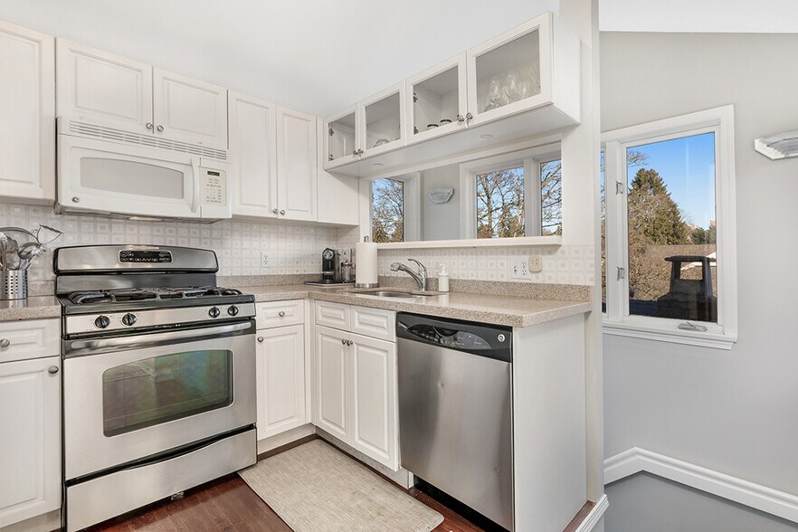 More Photos Of 2814 3rd Av W, Vancouver Hospitality For Sale