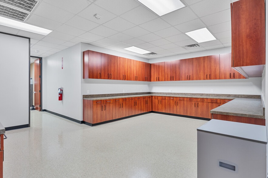 More Photos Of 6754-6758 Northwinds Dr, Houston Warehouse For Sale