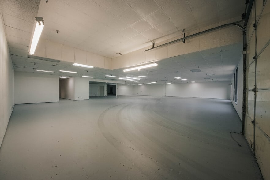 More Photos Of 8532-8548 E 41st St, Tulsa Freestanding For Lease