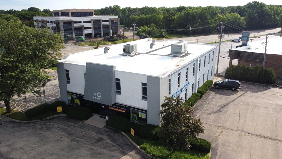 Primary Photo Of 39 S Milwaukee Ave, Wheeling Medical For Sale