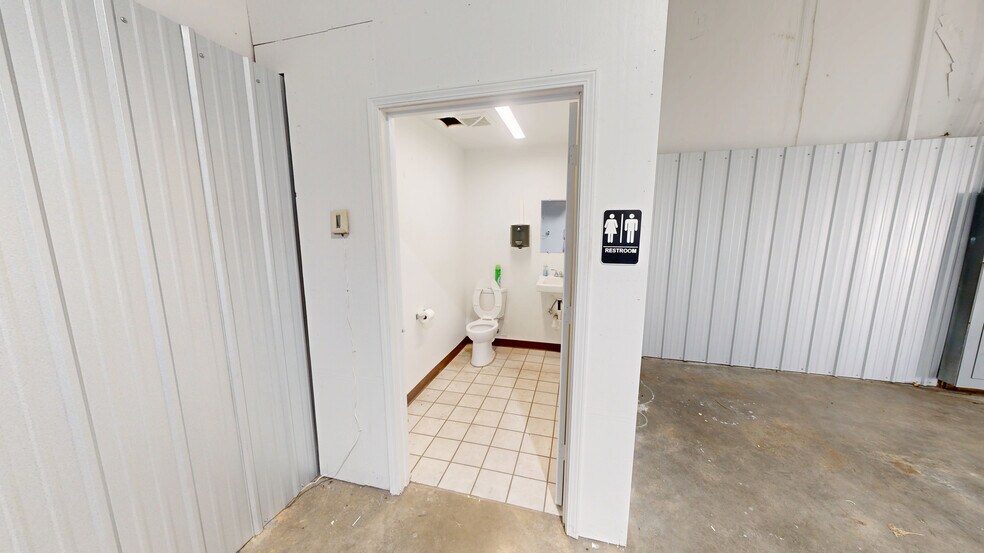 More Photos Of 1107 Shaver St, Springdale Industrial For Lease