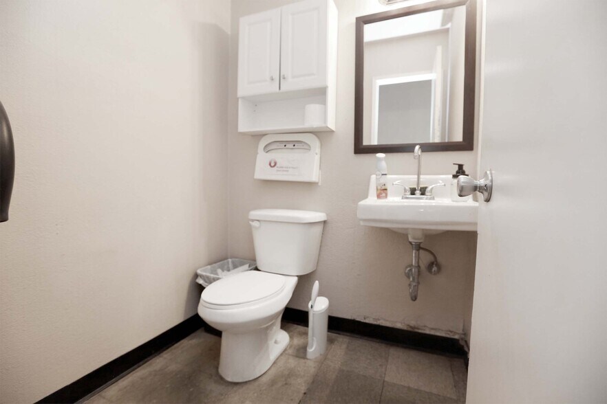 More Photos Of Thomas Rd @ SWC Thomas Rd. & 51st Ave., Phoenix Unknown For Lease