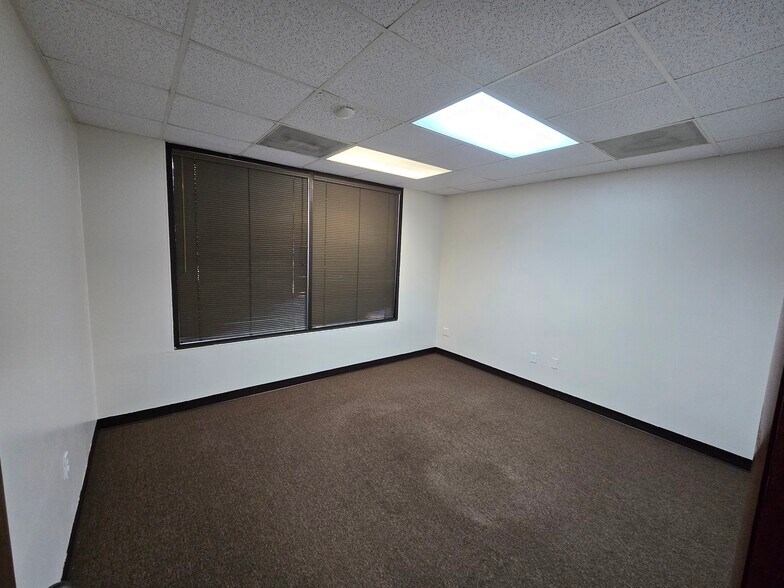 More Photos Of 4315 Highland Park Blvd, Lakeland Office For Lease