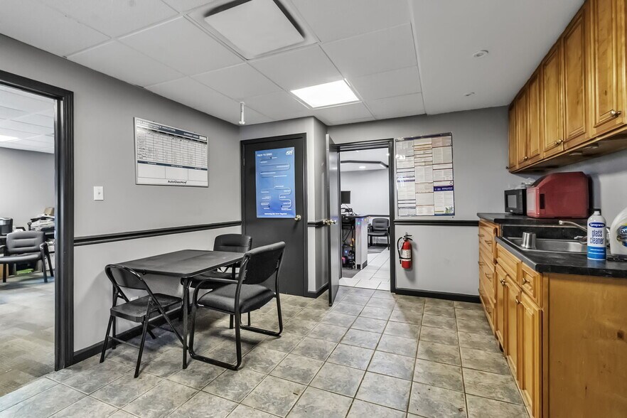 More Photos Of 874 Niagara Falls Blvd, Buffalo Auto Repair For Sale