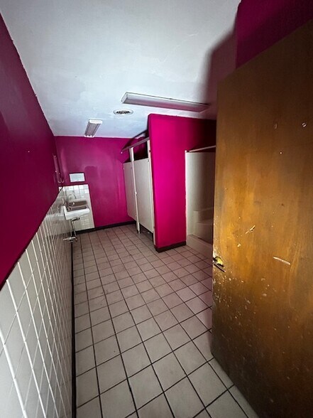 More Photos Of 2770 N Douglass St, Malden Storefront Retail Office For Sale