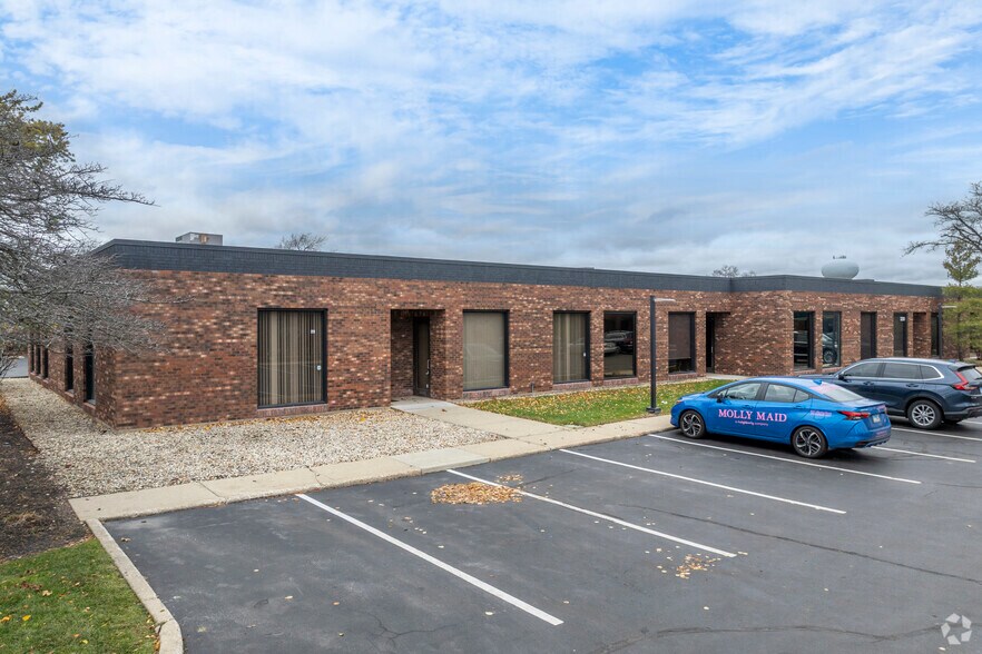 More Photos Of 3150-3210 Doolittle Dr, Northbrook Light Distribution For Lease