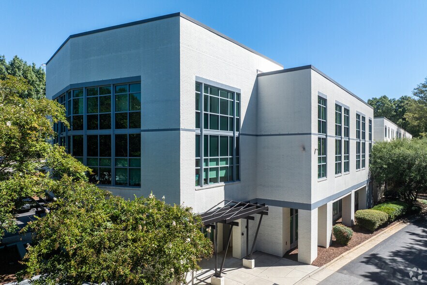 More Photos Of 105 SW Cary Pky, Cary Medical For Lease