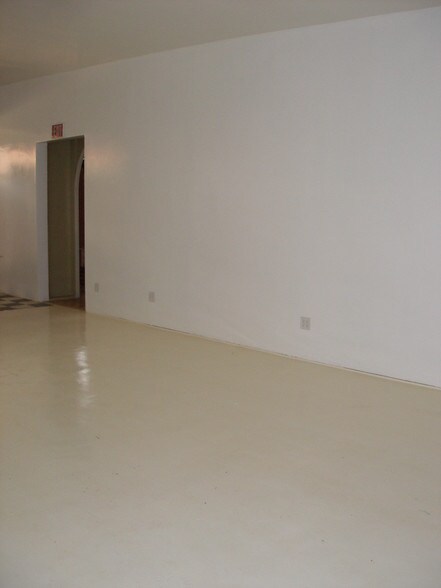 More Photos Of 3115-3125 Santa Monica Blvd, Santa Monica Storefront Retail Office For Sale