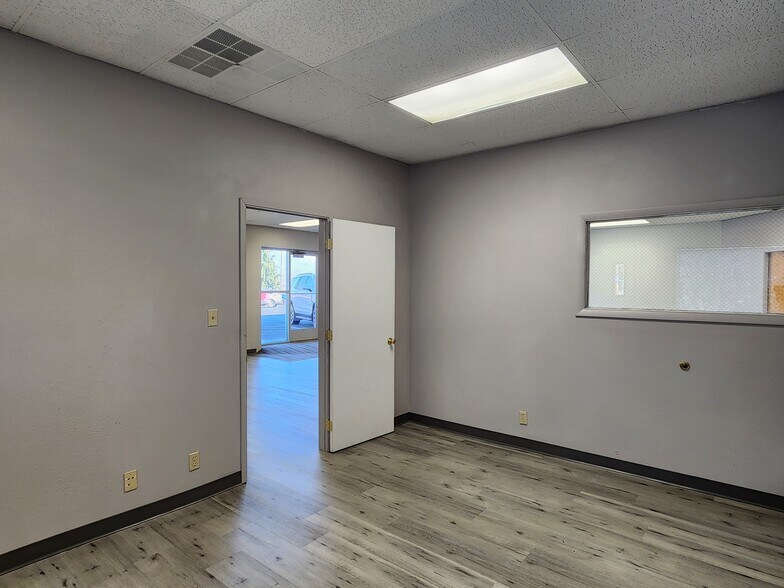 More Photos Of 720 6th St, Clarkston Medical For Lease