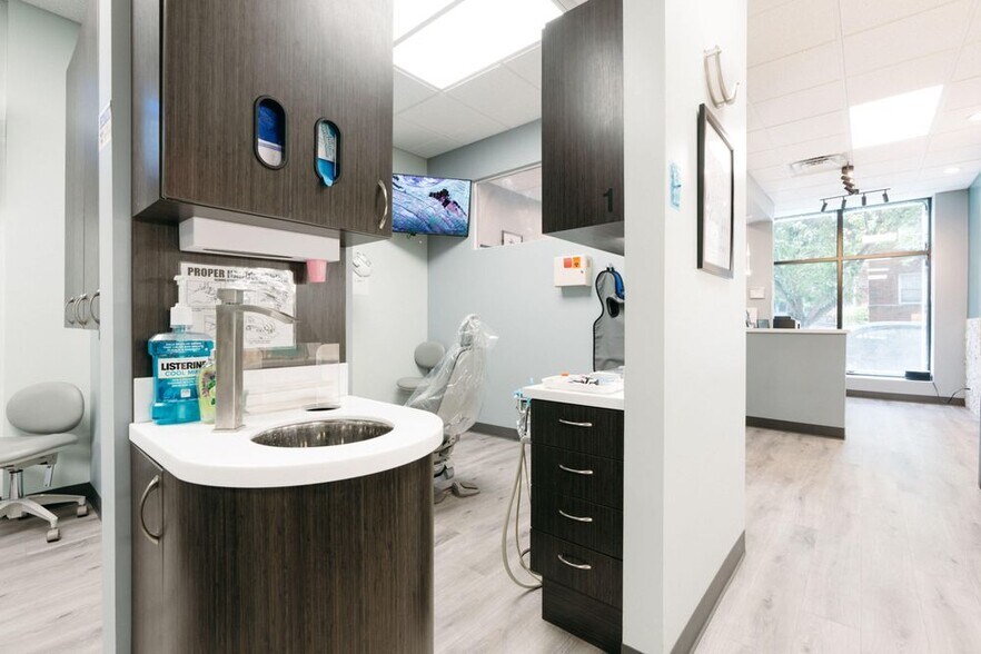 More Photos Of 1828-1830 W Foster Ave, Chicago Storefront Retail Residential For Sale