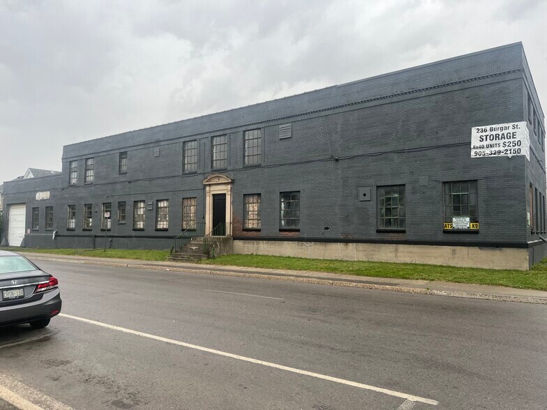 More Photos Of 236 Burgar St, Welland Warehouse For Lease
