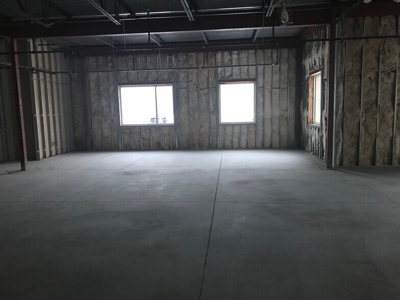 More Photos Of 3900 28th Avenue Dr, Moline Medical For Lease