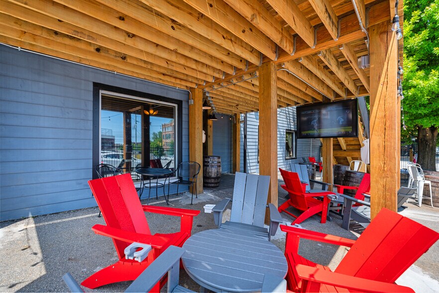 More Photos Of 81 Coxe Ave, Asheville Storefront Retail Office For Lease