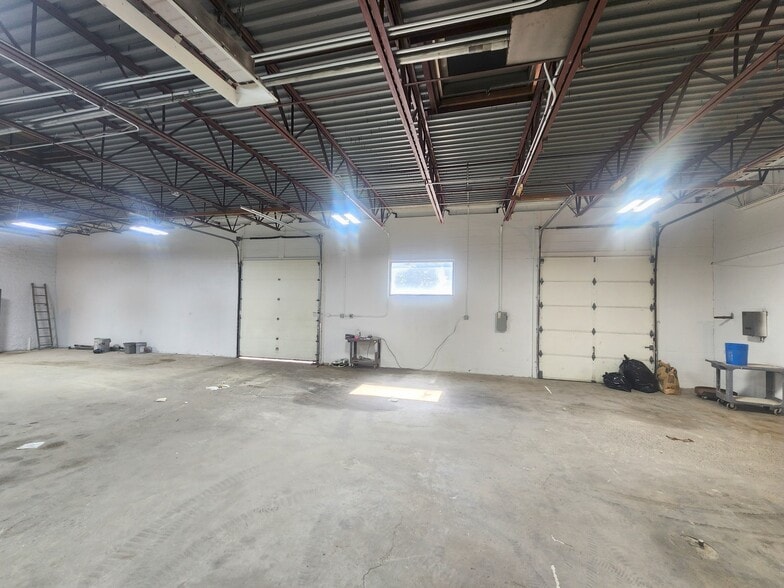More Photos Of 925 Sherman Ave, Hamden Warehouse For Lease