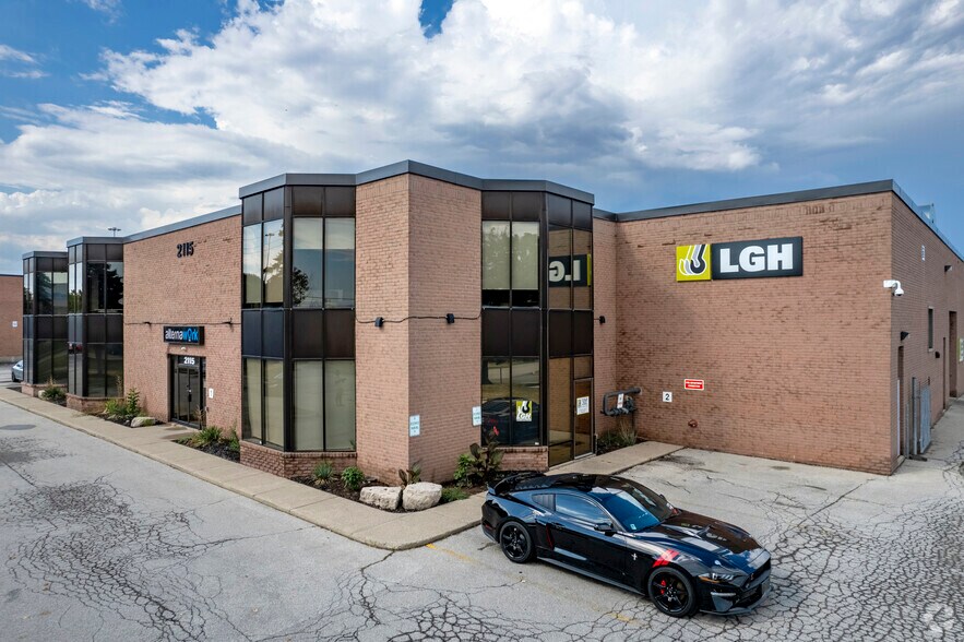 More Photos Of 2115 S Service Rd W, Oakville Warehouse For Sale