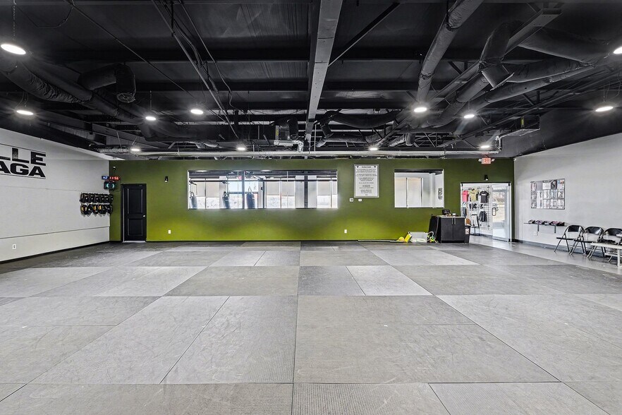 More Photos Of 2504 Hospitality Ln, Columbia Storefront For Lease