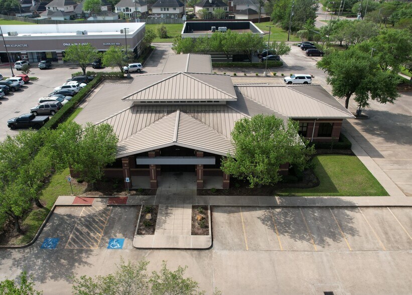 Primary Photo Of 10116 Broadway St, Pearland Bank For Sale