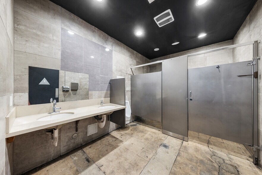More Photos Of 802 Mateo St, Los Angeles Warehouse For Sale
