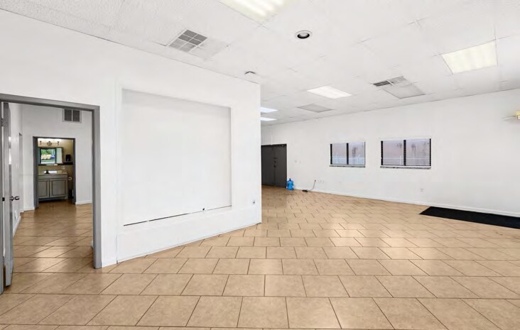 More Photos Of 12433 66th St N, Largo Flex For Sale