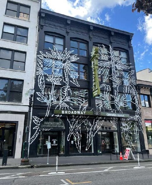 More Photos Of 8028 SE Stark St, Portland Storefront For Sale