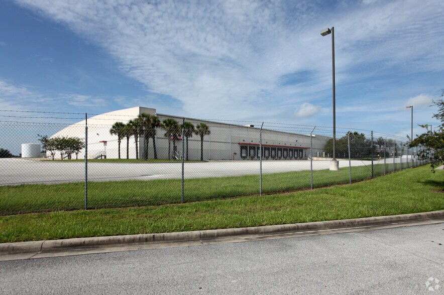 Primary Photo Of 19925 Independence Blvd, Groveland Distribution For Lease