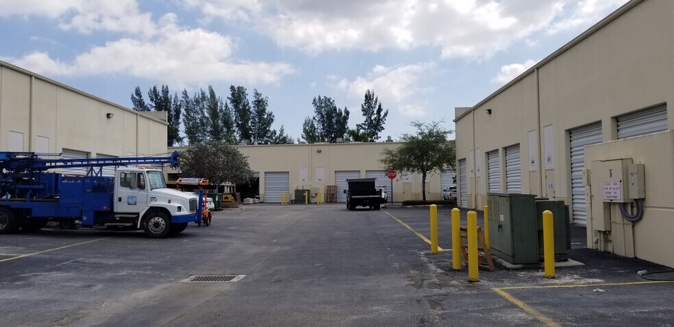 More Photos Of 2775 Vista Pky, West Palm Beach Light Distribution For Lease