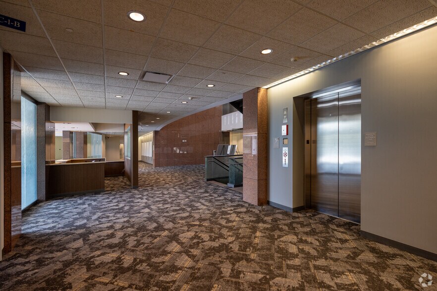 More Photos Of 4 Overlook Pt, Lincolnshire Office For Lease