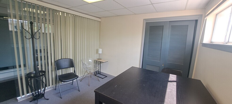 More Photos Of 6957 W North Ave, Oak Park Office For Sale