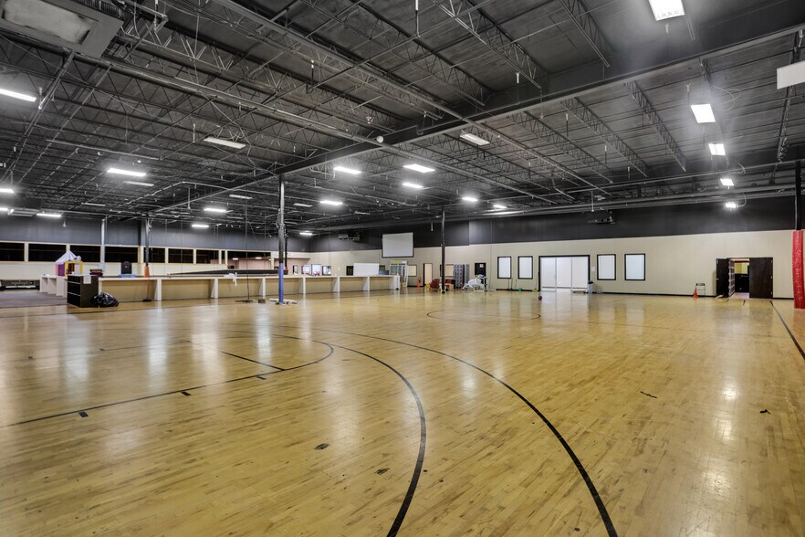 More Photos Of 1959 Metropolitan Pky SW, Atlanta Bowling Alley For Lease