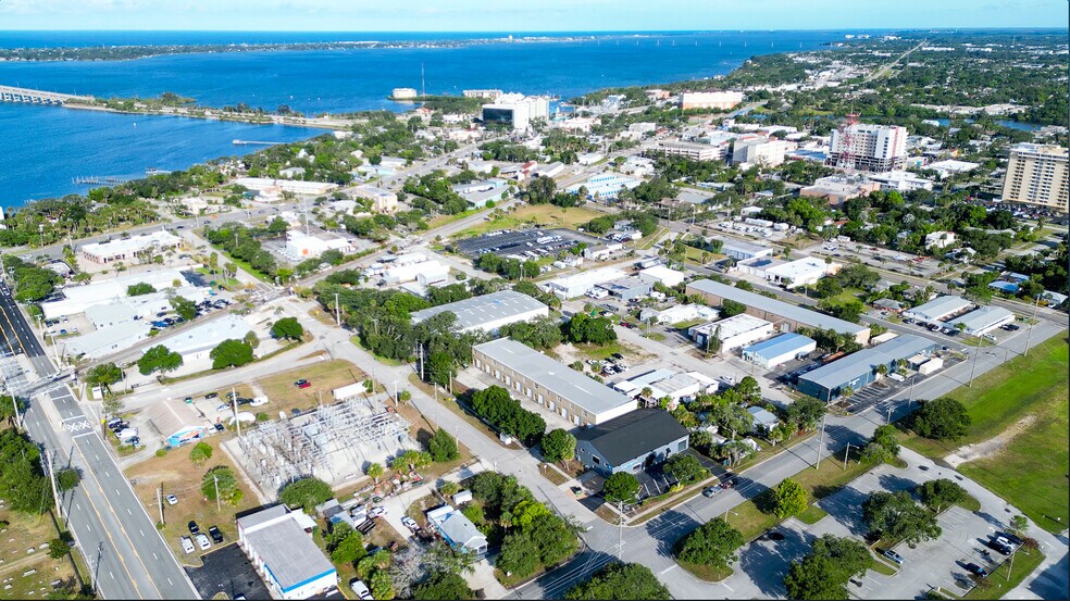 More Photos Of 709 Silver Palm Ave, Melbourne Warehouse For Lease