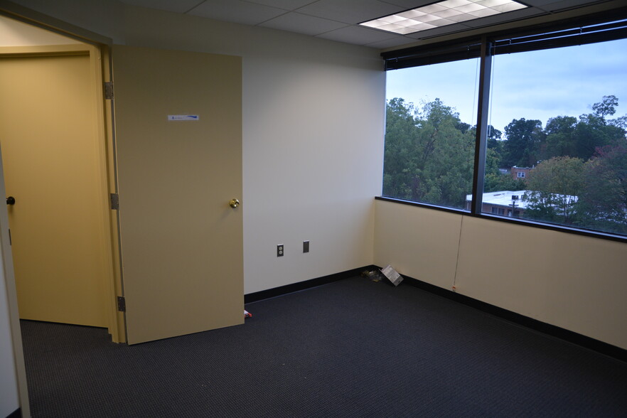 More Photos Of 438 N Frederick Ave, Gaithersburg Medical For Sale