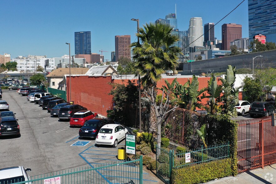 More Photos Of 1321 W 12th St, Los Angeles Light Manufacturing For Lease