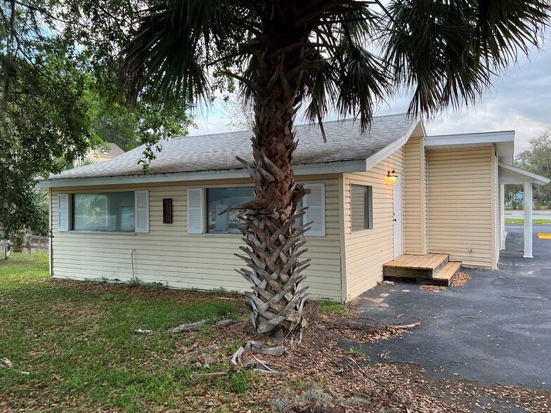 More Photos Of 550 S Highland St, Mount Dora Office For Lease