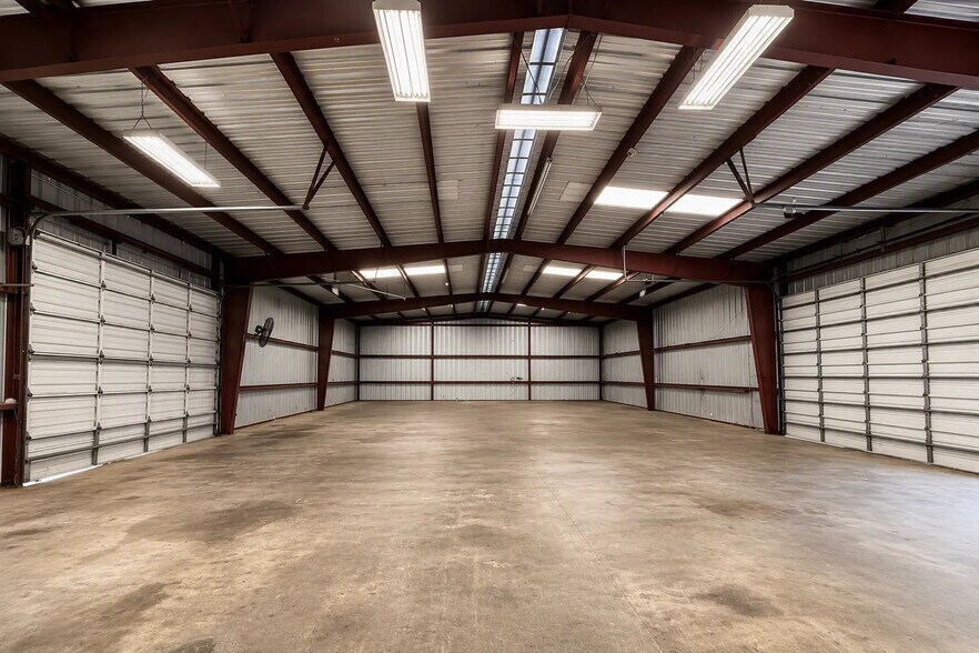 More Photos Of 415 Main St, La Marque Service For Lease