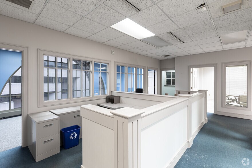 More Photos Of 1351 Main St, Springfield Office For Lease