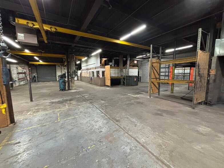 More Photos Of 24-25 46th St, Astoria Warehouse For Lease