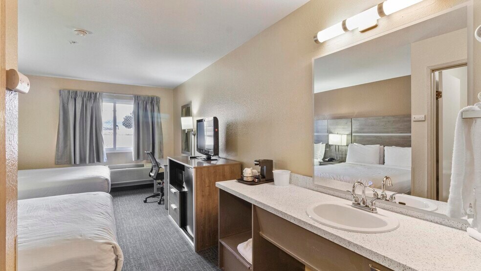 More Photos Of 1509 6th St, Wells Hotel For Sale