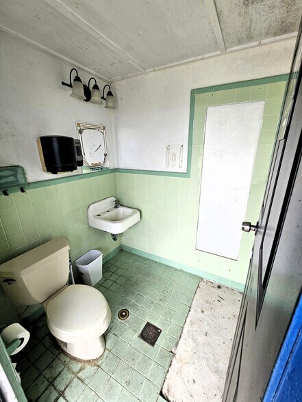 More Photos Of 15217 US 301, Dade City Office For Sale