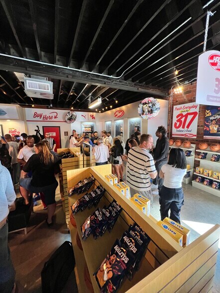 More Photos Of 901 N Pennsylvania St, Indianapolis Freestanding For Lease