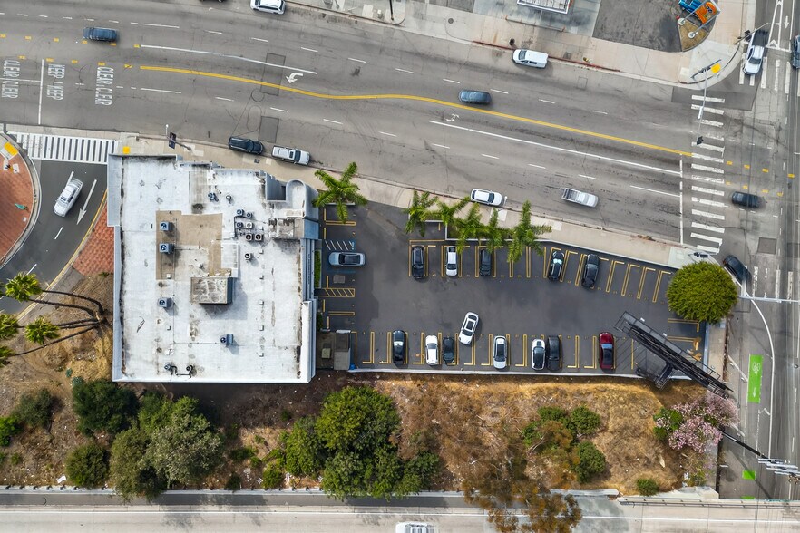 More Photos Of 10999 Riverside Dr, North Hollywood Loft Creative Space For Lease