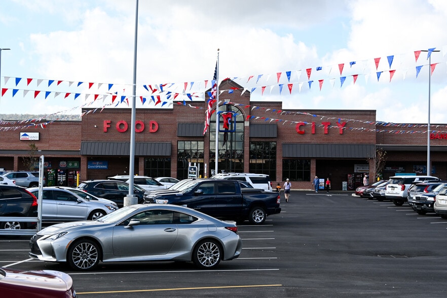 Primary Photo Of 1015 Gault Ave S, Fort Payne General Retail For Lease