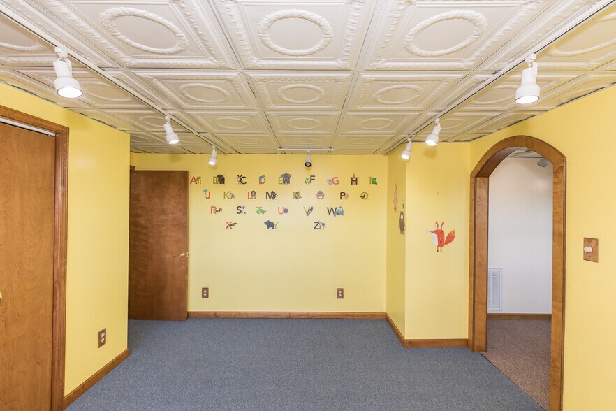 More Photos Of 131 Copenhaver St, Marion Shelter For Sale