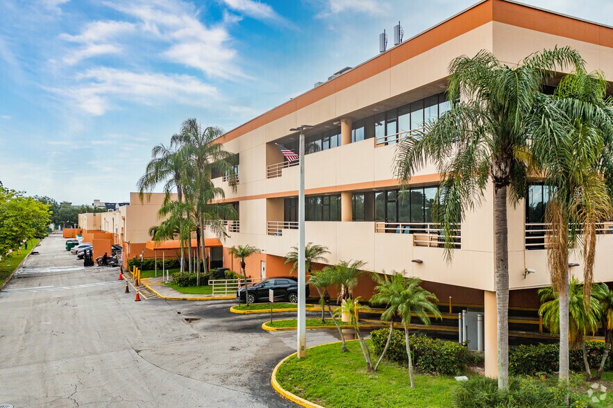 More Photos Of 2855-2921 Stirling Rd, Hollywood Unknown For Lease