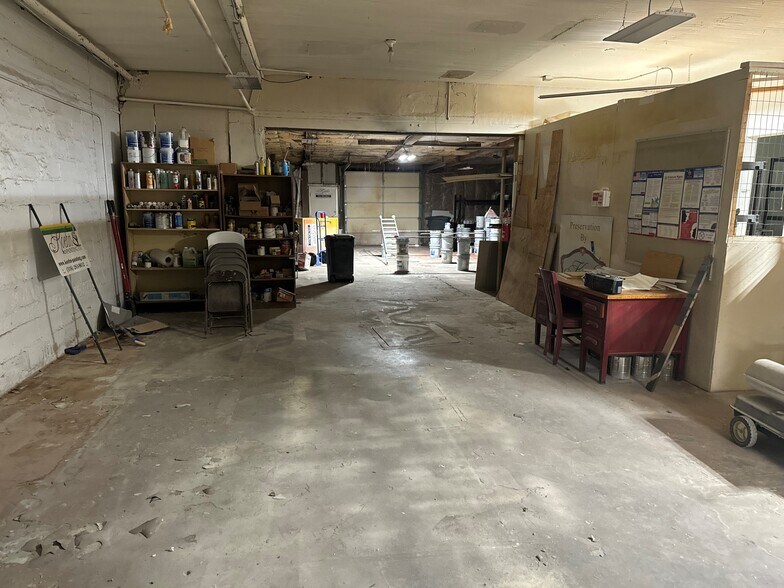 More Photos Of 204 W 6th St, Newton Office For Sale