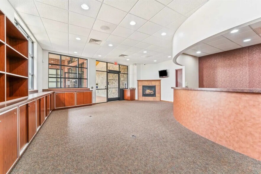 More Photos Of 180 Knights Way, Fond Du Lac Medical For Sale