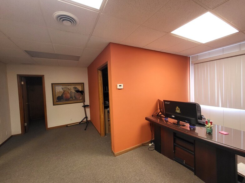 More Photos Of 516 Adele Ave, Joplin Distribution For Sale