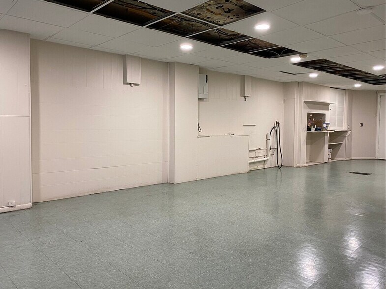 More Photos Of 701 Bergen Ave, Jersey City Storefront Retail Residential For Lease