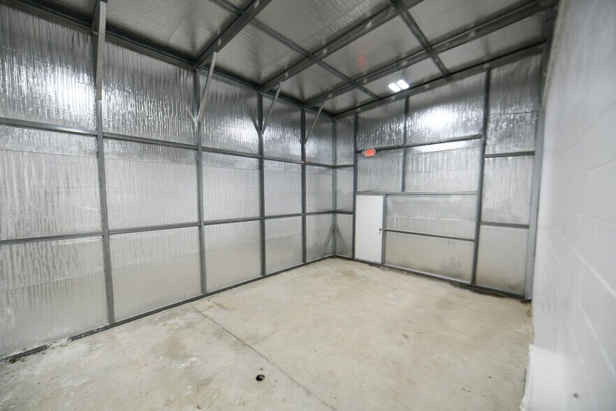 More Photos Of 205-207 Ginn St, Greenwood Service For Sale