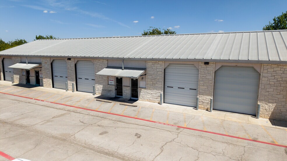 More Photos Of 2255 CR 172, Round Rock Light Manufacturing For Sale